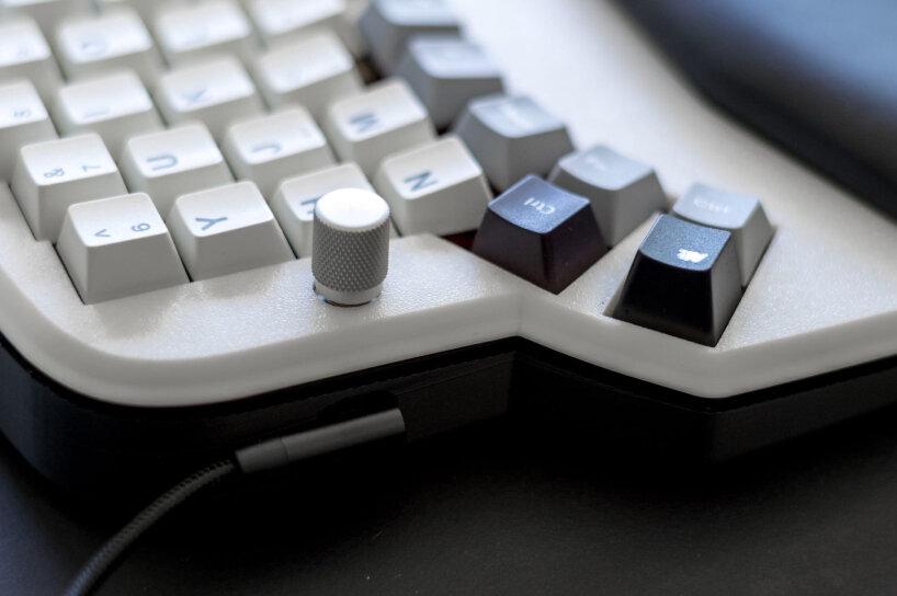 detailed view of the keys