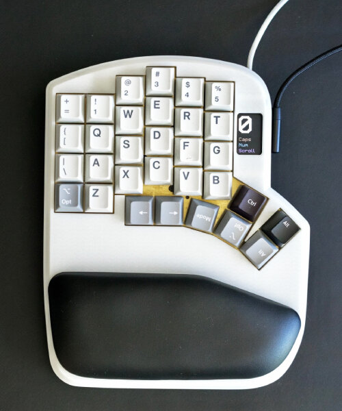 3D printed hand-shaped case for split mechanical keyboard comes with magnetic wrist pads