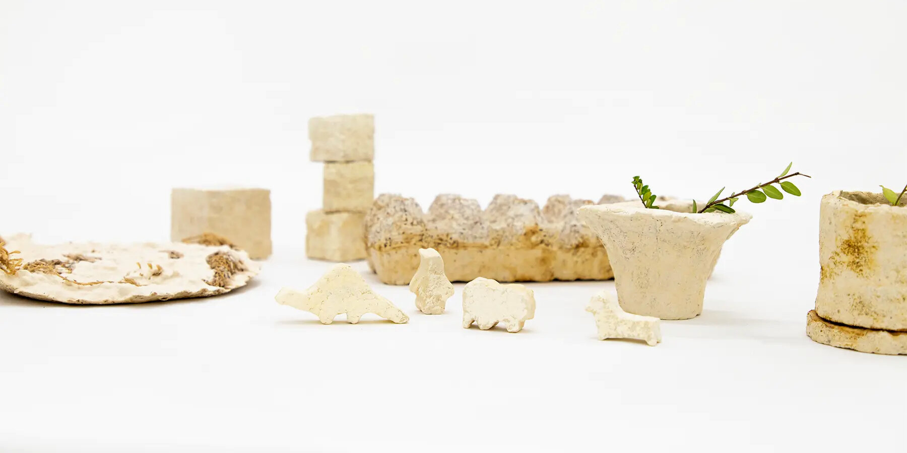 MYMORI-biomaterial-kit-grow-toy-blocks-mushroom-mycelium-designboom-ban