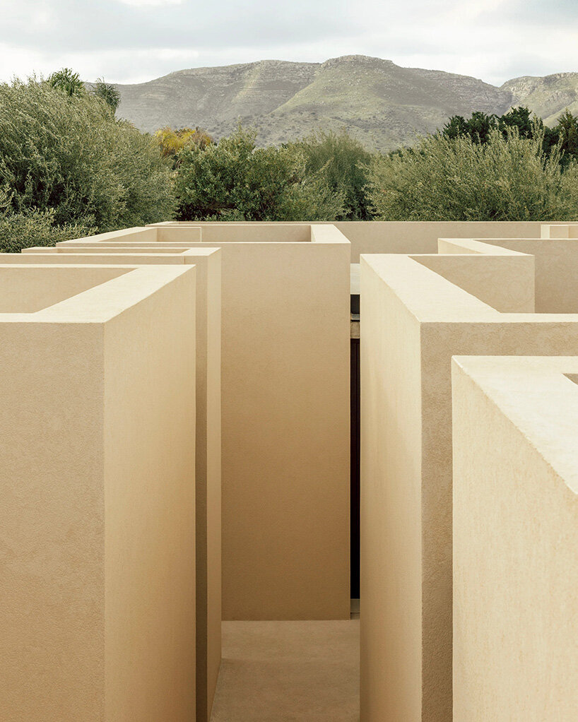 solum studio patio house