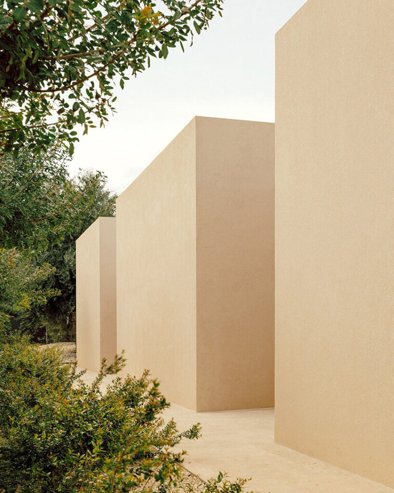SOLUM studio shapes 'patio house' as maze of thick walls in sicily