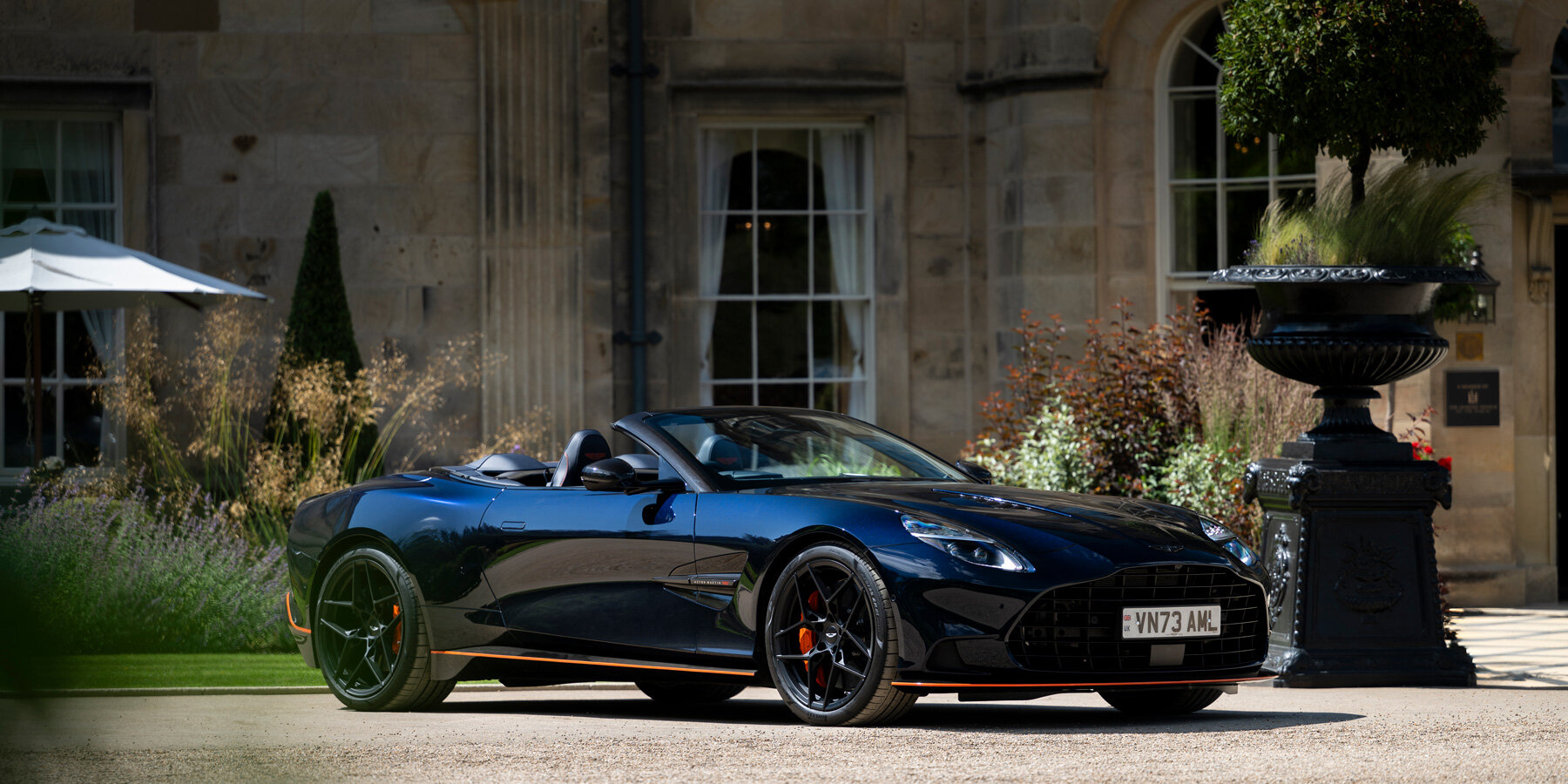 aston-martin-vanquish-volante-design-drive-designboom08