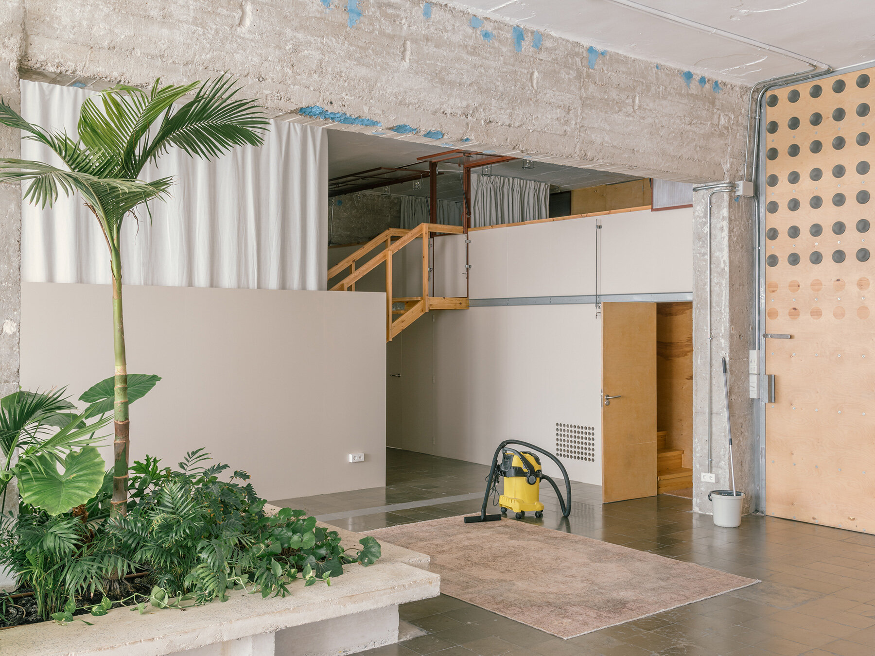 atienza-maure-barcelona-warehouse-live-work-space-industrial-systems-designboom-large01