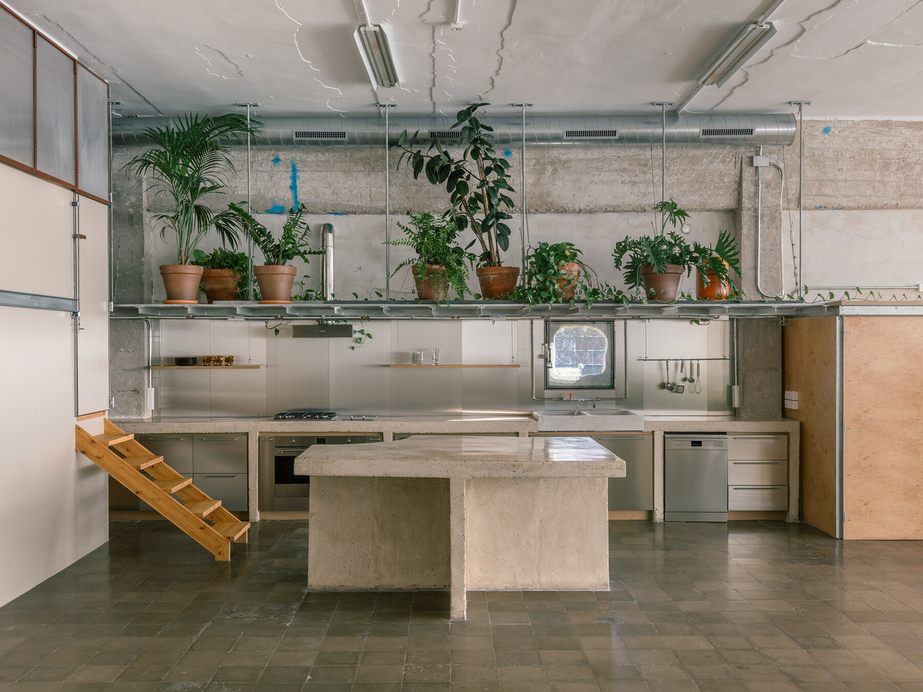 atienza-maure-barcelona-warehouse-live-work-space-industrial-systems-designboom-large02