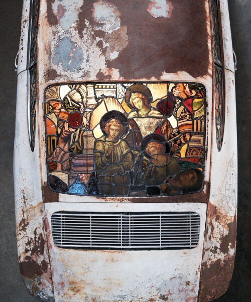 ガラス絵画 ben tuna resurrects corroded porsche 911 with stained glass