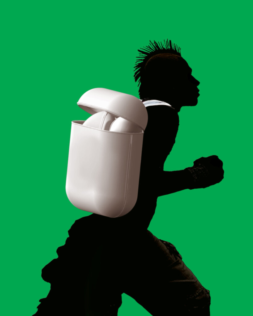 instead of a magnetic lock, the accessory has a zipper