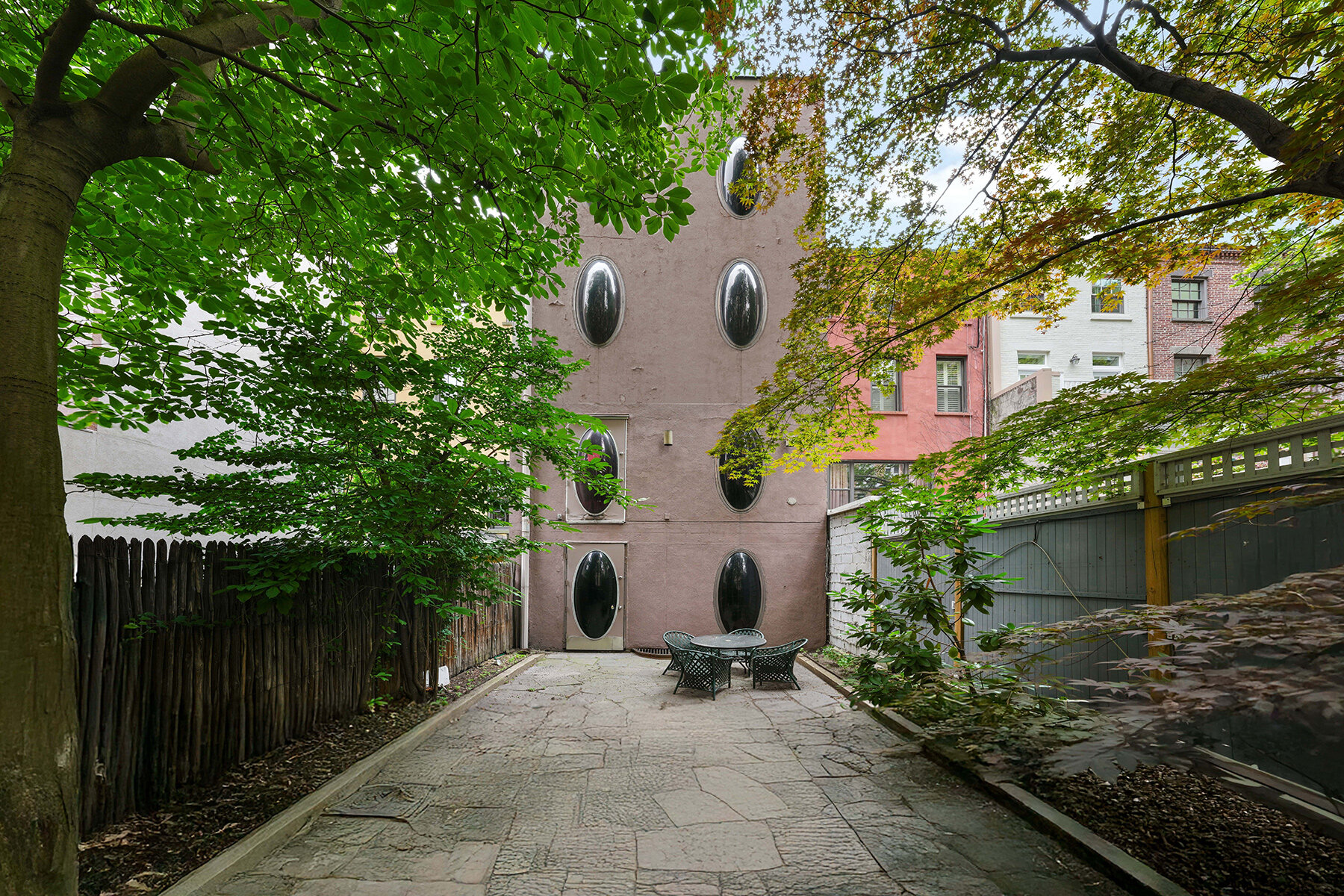 bubble-house-251-east-71st-street-new-york-listed-sale-leslie-garfield-designboom-08a