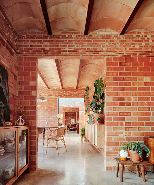 catalan studio alventosa morell shapes casa GJ with staggered modules of textural brickwork
