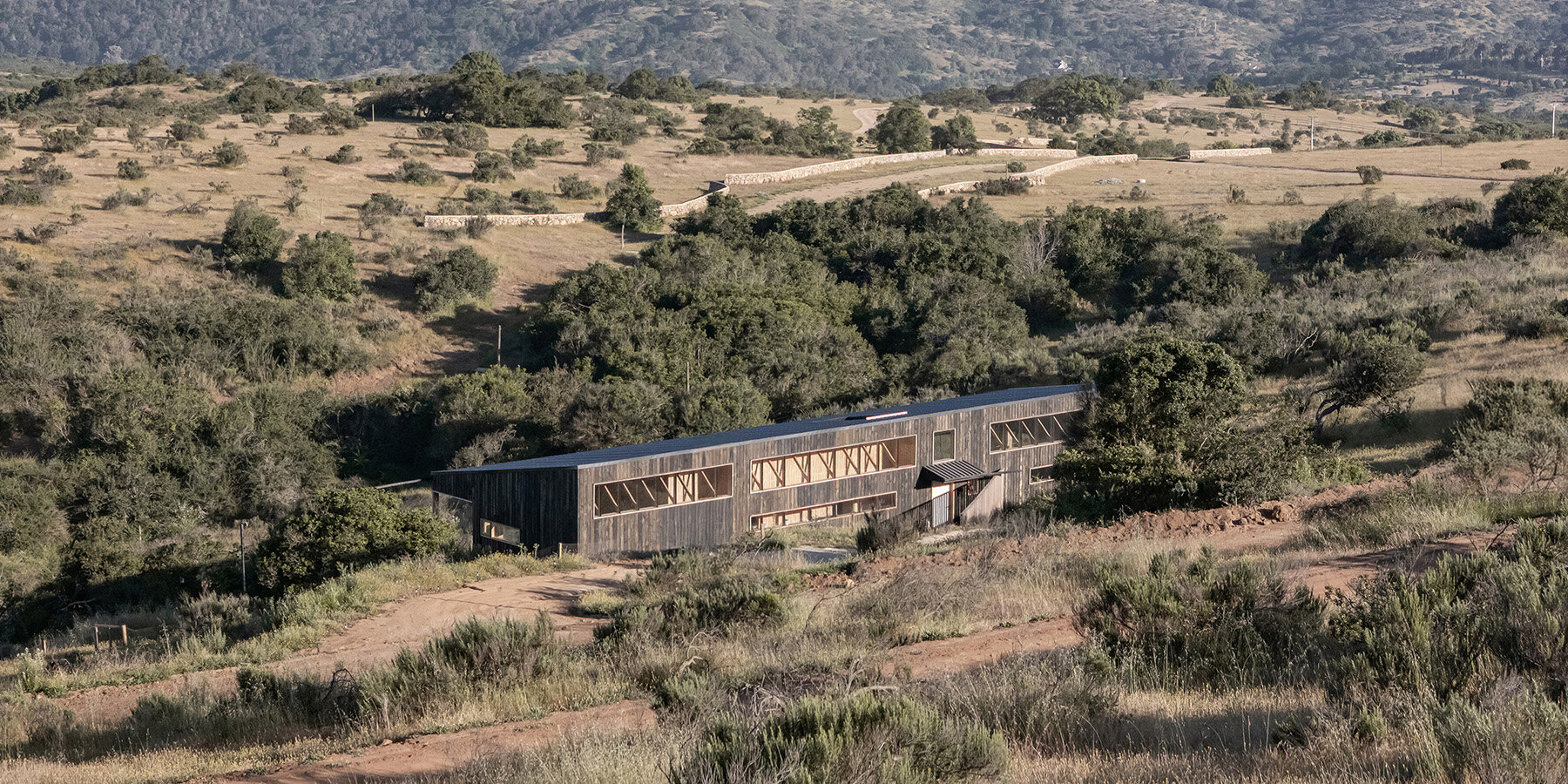 casa-las-tupas-lucas maino-fernandez-arquitectos-catapilco-chile-designboom-1800-3