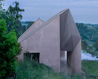 LDA.iMdA reinterprets rural tuscan house typology for geometric gabled villa