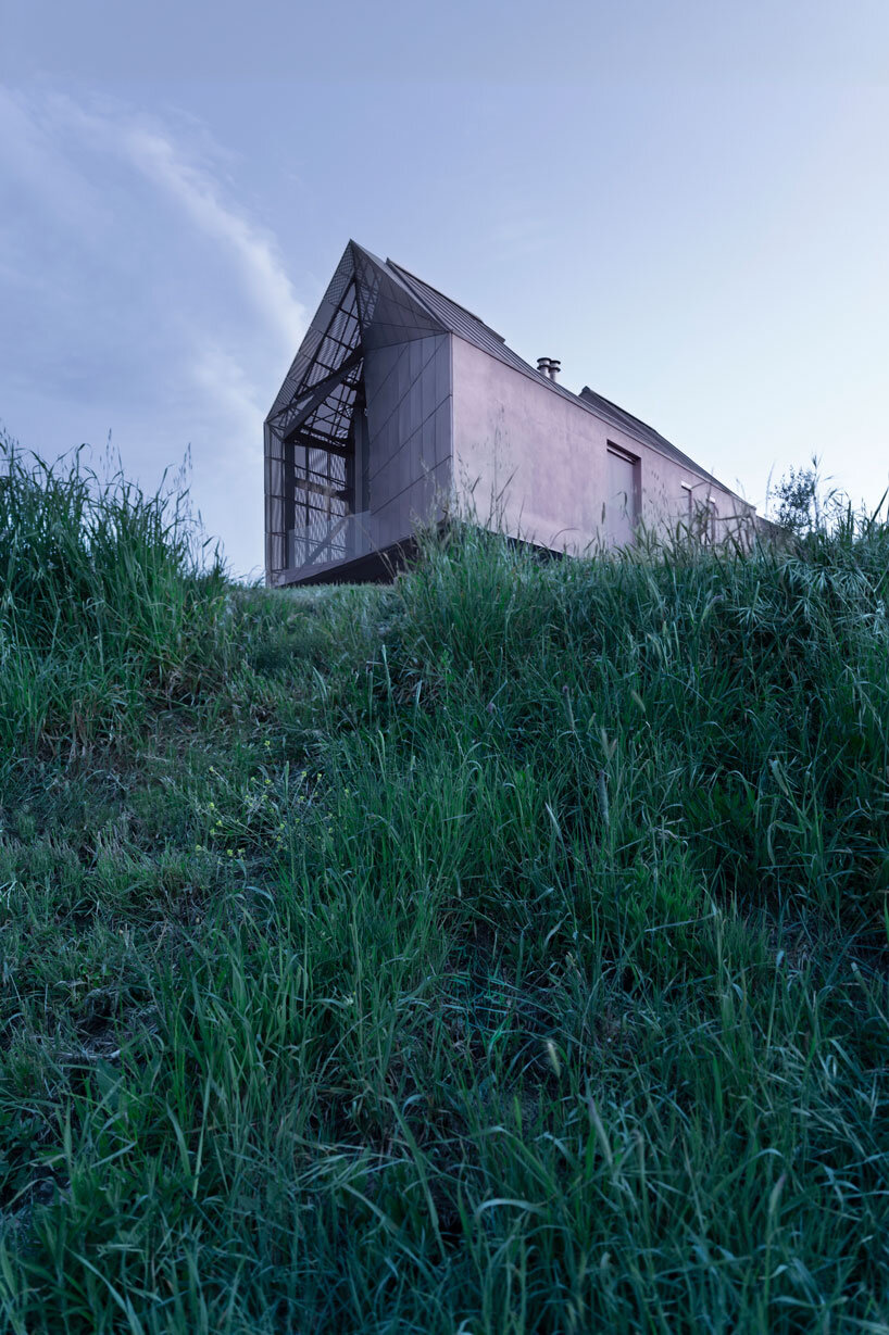 LDA.iMdA reinterprets rural tuscan house typology for geometric gabled villa