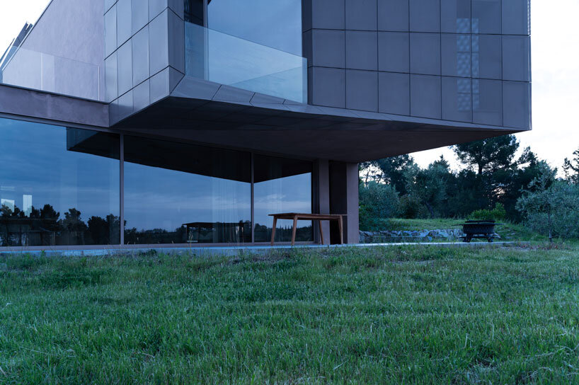 LDA.iMdA reinterprets rural tuscan house typology for geometric gabled villa