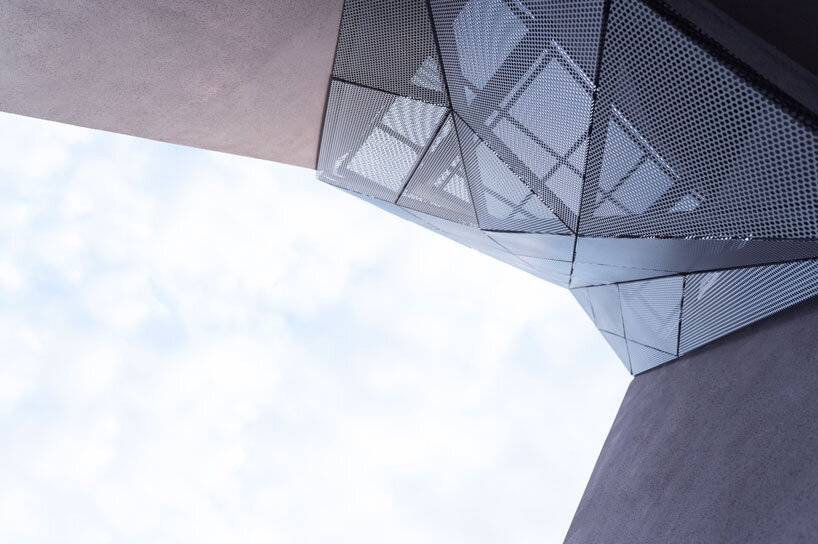 LDA.iMdA reinterprets rural tuscan house typology for geometric gabled villa