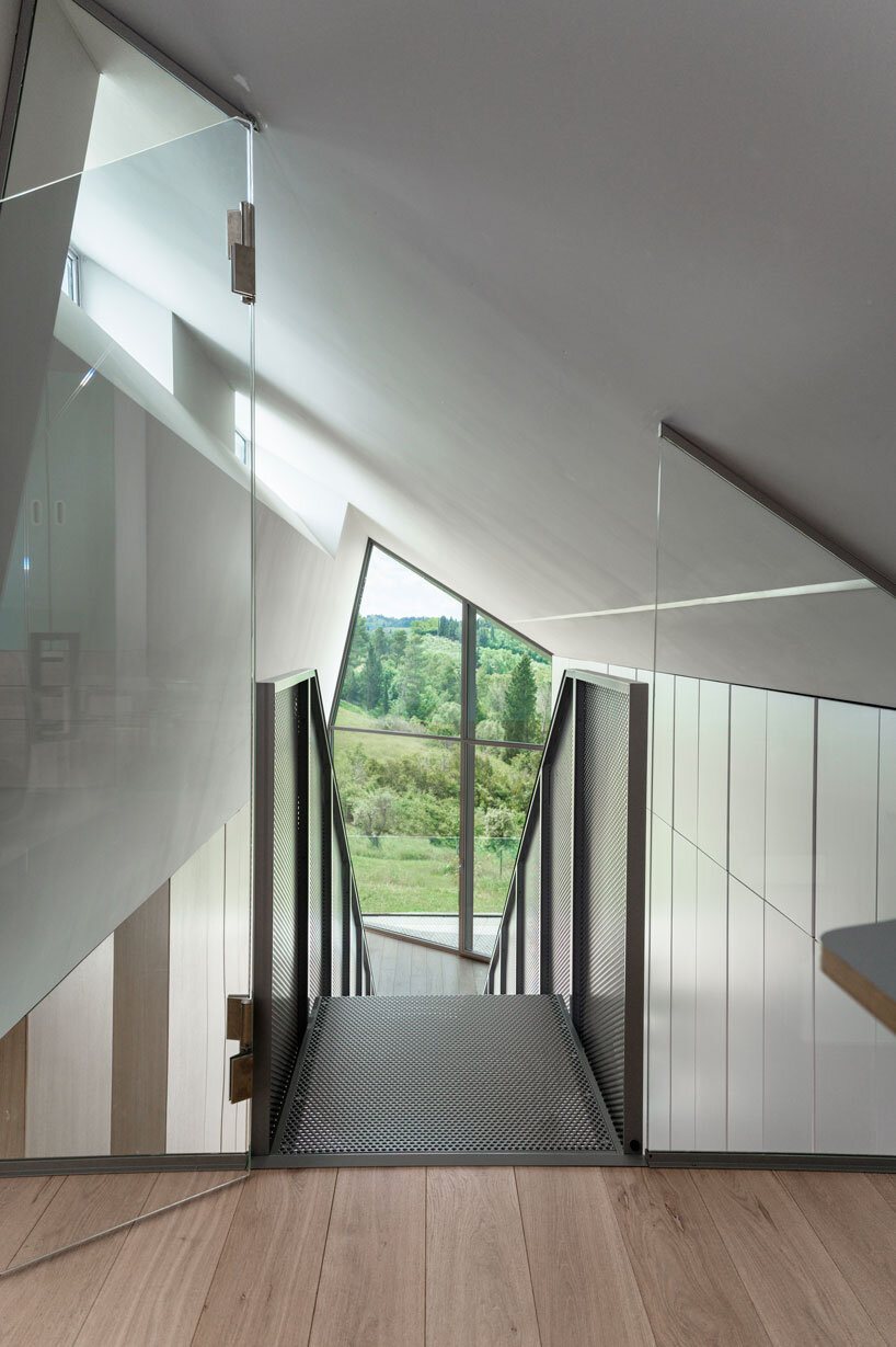 LDA.iMdA reinterprets rural tuscan house typology for geometric gabled villa