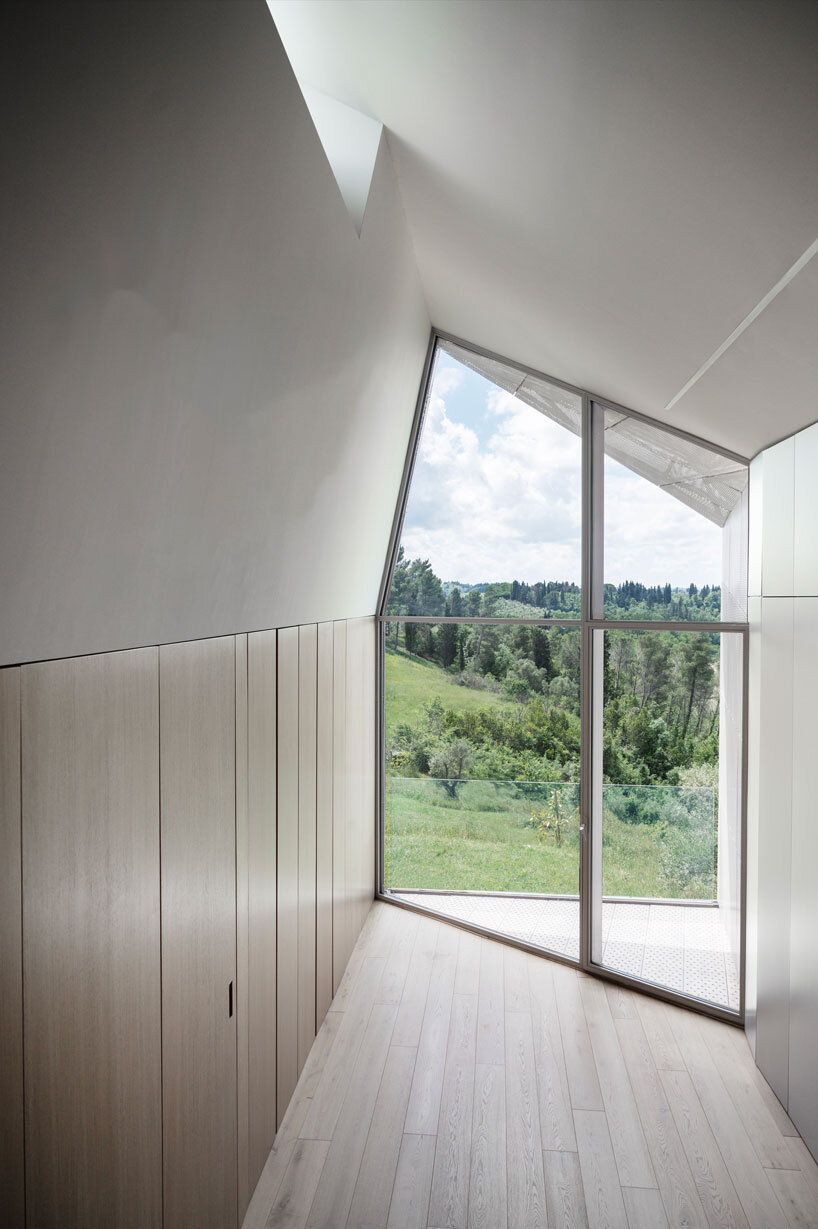 LDA.iMdA reinterprets rural tuscan house typology for geometric gabled villa