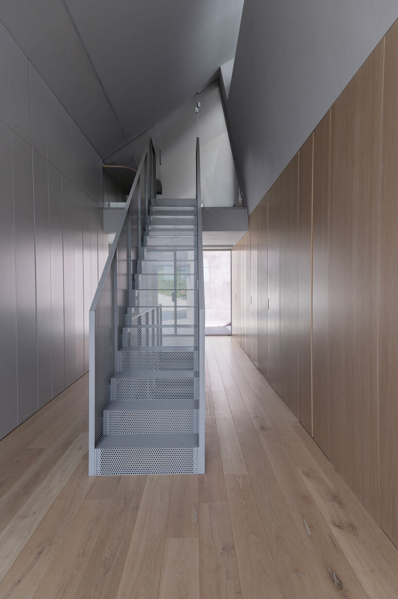 LDA.iMdA reinterprets rural tuscan house typology for geometric gabled villa