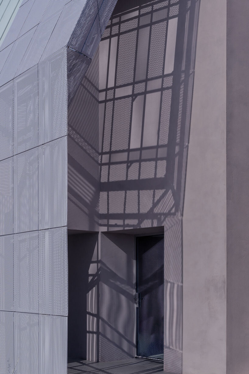 LDA.iMdA reinterprets rural tuscan house typology for geometric gabled villa