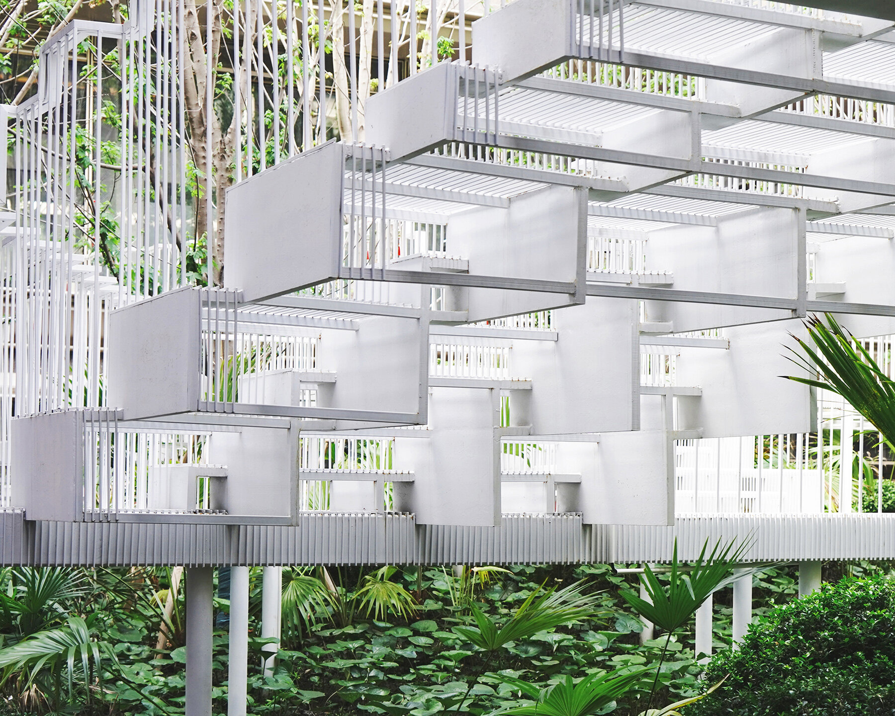 cascading-staircase-sunken-courtyard-trop-terrains-plus-open-space-shanghai-residence-designboom-large02
