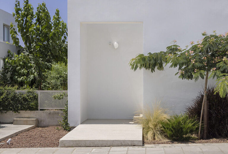 white walls envelop residence by draftworks* architects in cyprus