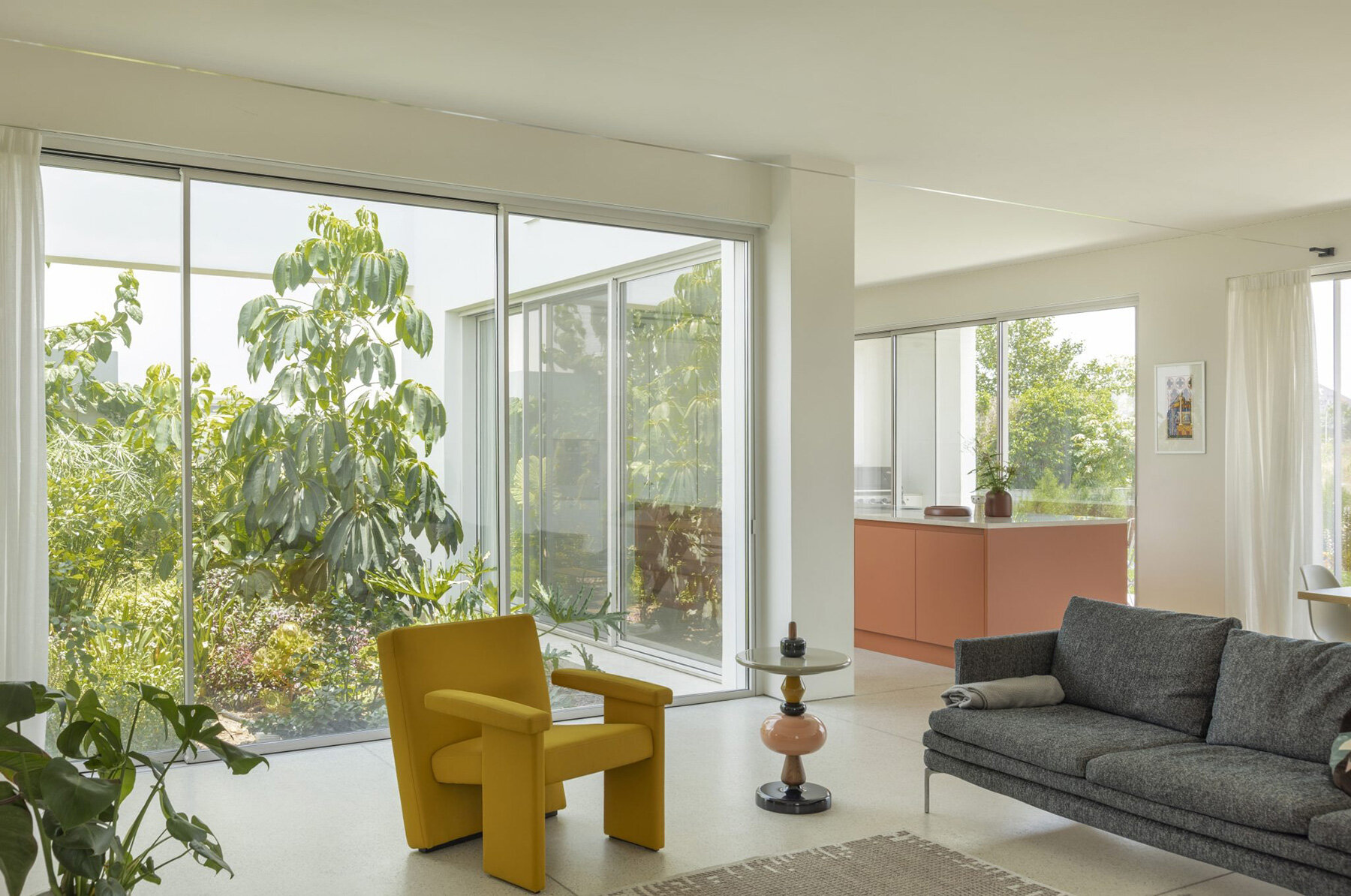 concentric-white-walls-garden-residence-draftworks-architects-cyprus-designboom-large02