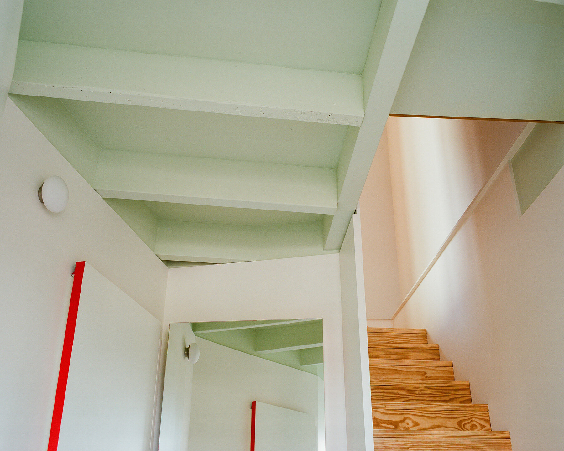 cork-clad-house-portugal-upside-down-layout-atelier-local-redesign-designboom-large03