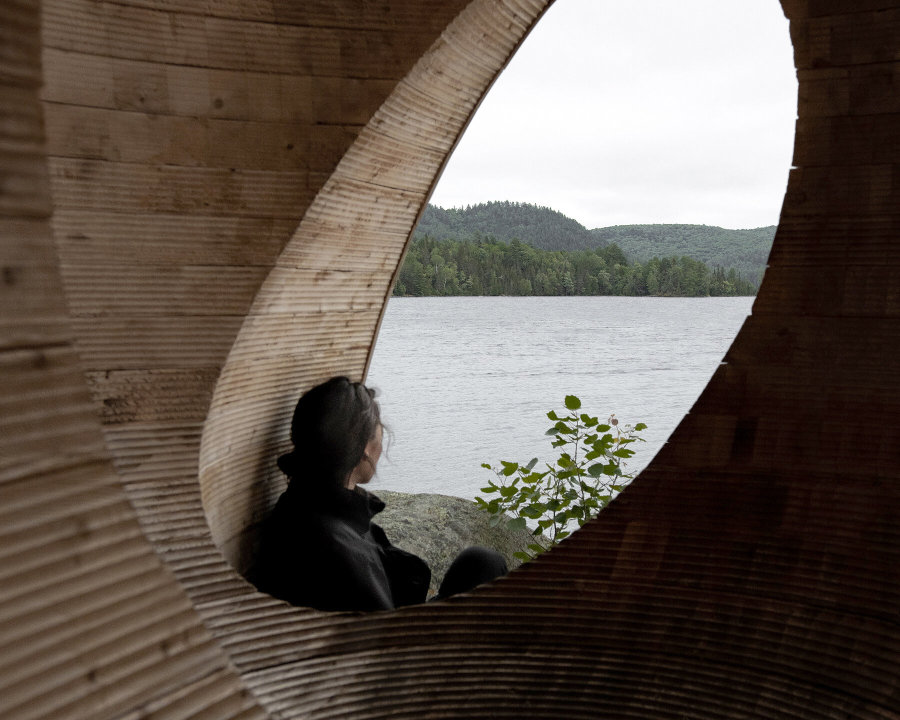 faire-le-vide-luca-fortin-atelier-mock-up-canada-designboom-06a