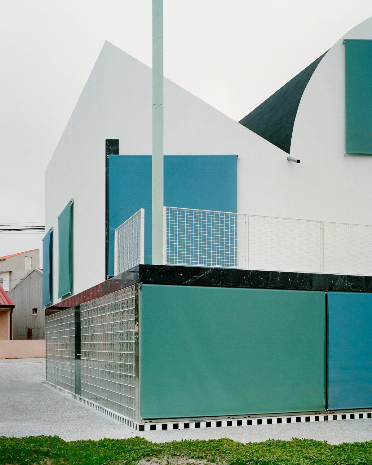 fala atelier inverts the sloped roof with slants and curves for this sculptural home in portugal