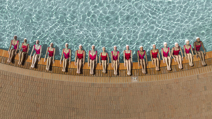 Forma, precisión, modo: dentro del mundo de la fotografía simétrica de Brad Wall