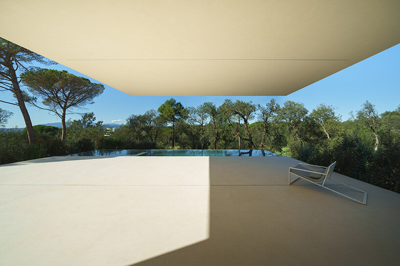 fran silvestre arquitectos stretches all-white linear residence across narrow site in spain