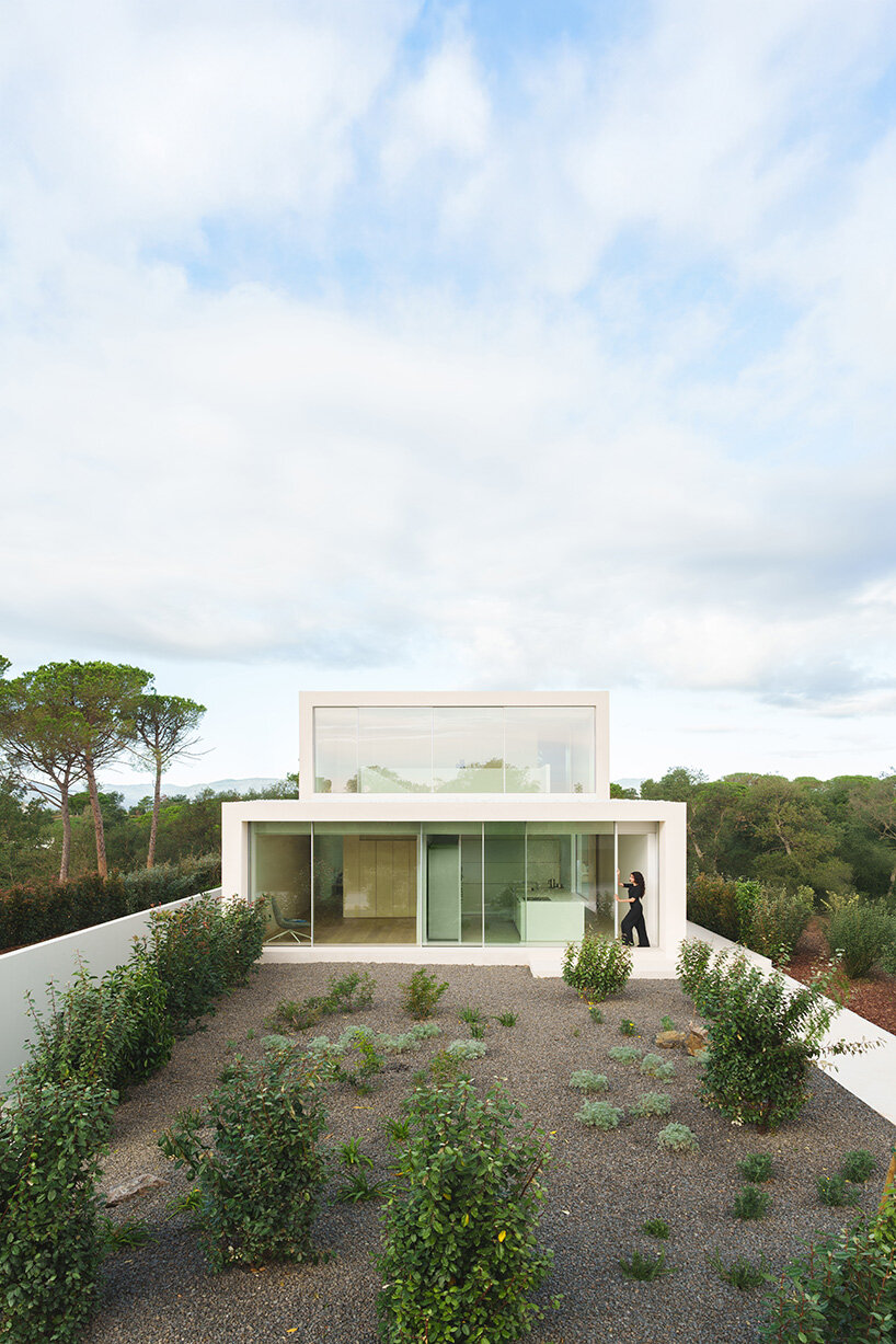 fran silvestre arquitectos stretches all-white linear residence across narrow site in spain
