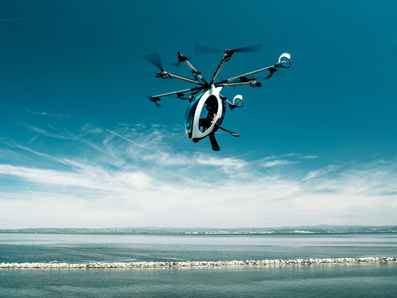 the aircraft has a compact design with a size of 340 cm long, 340 cm wide, and 256 cm tall