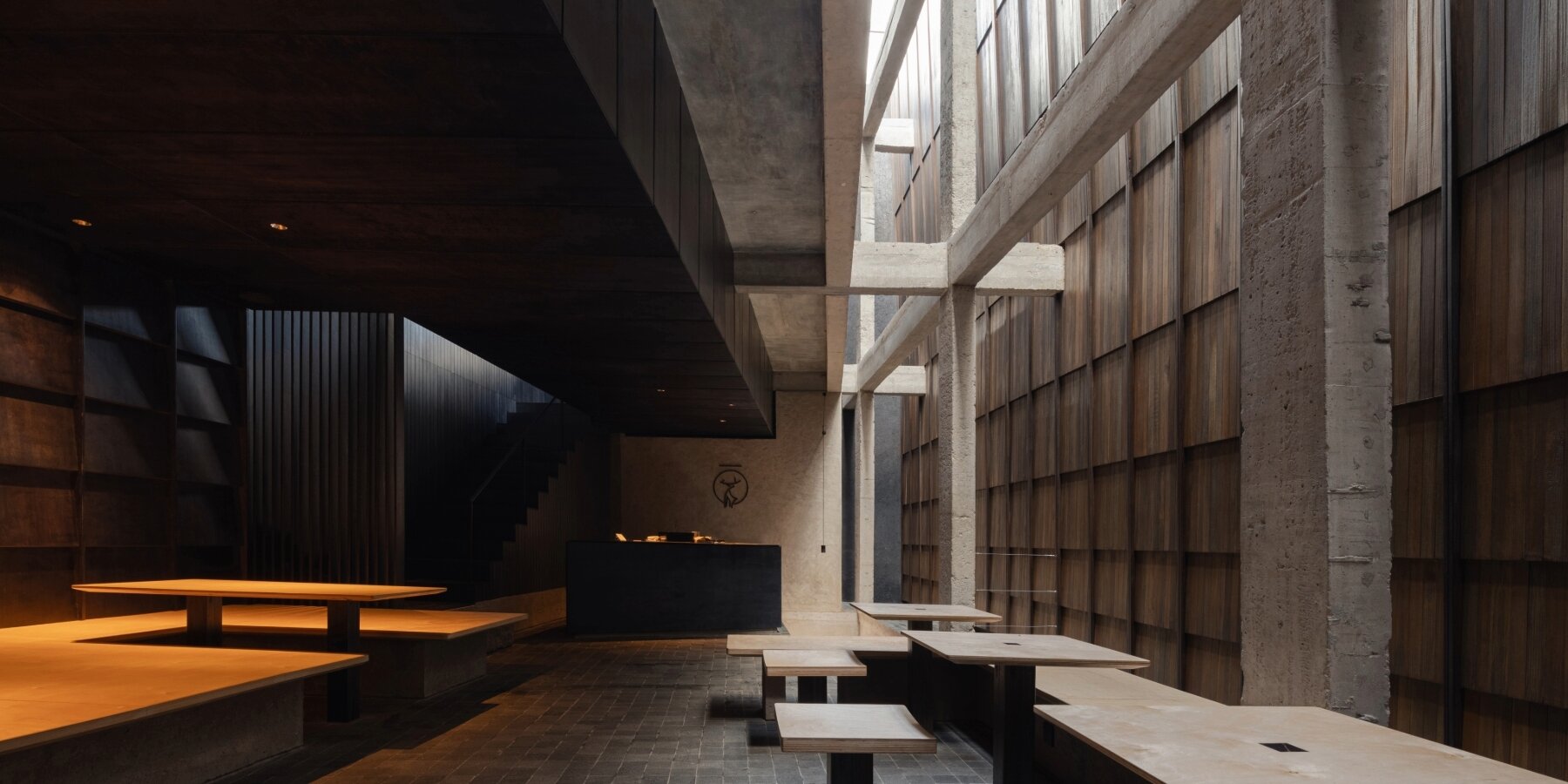 itsumo-dessert-shop-white-facade-kousou-inc-jakarta-batam-indonesia-designboom-1800-2