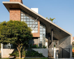 earthy textures and concrete planes define ashwin architects’ kodalli's residence in india