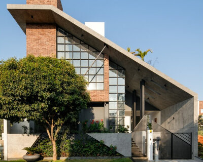 earthy textures and concrete planes define ashwin architects’ kodalli's residence in india
