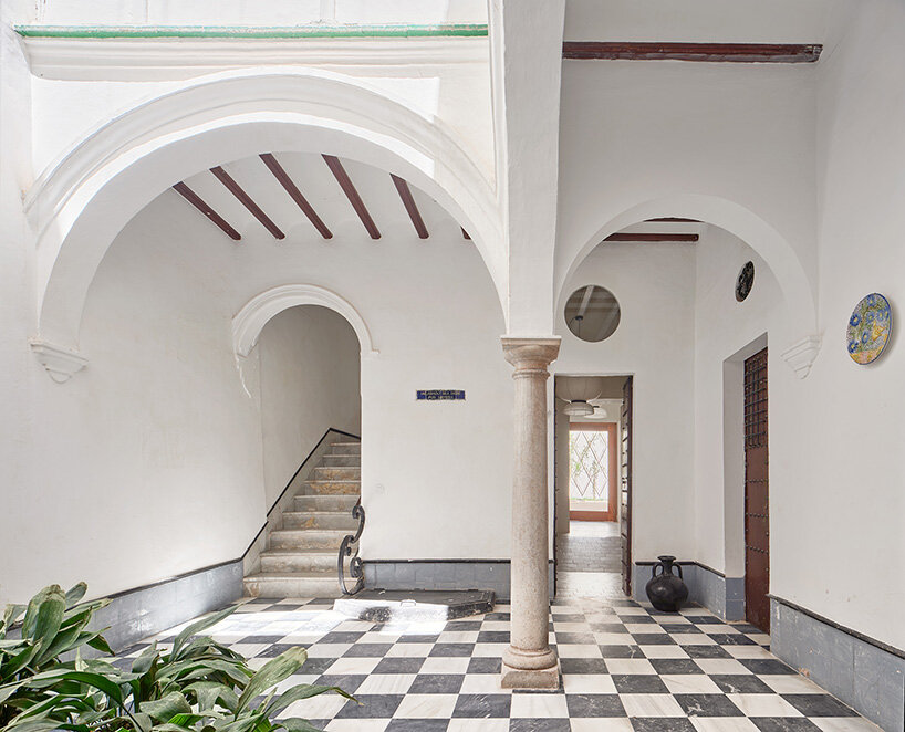lucas y hernández–gil revives centuries-old spanish house with pool and preserved textures
