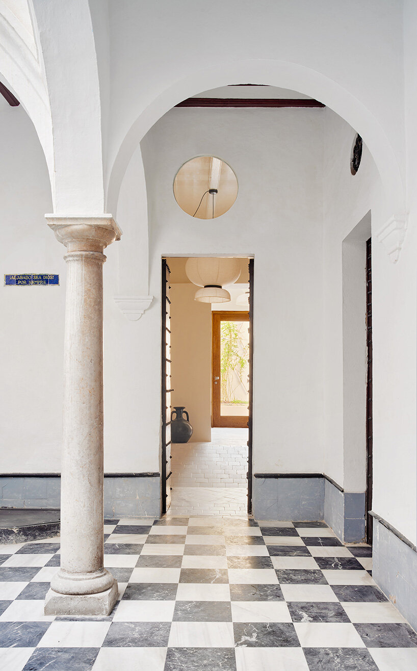 lucas y hernández–gil revives centuries-old spanish house with pool and preserved textures