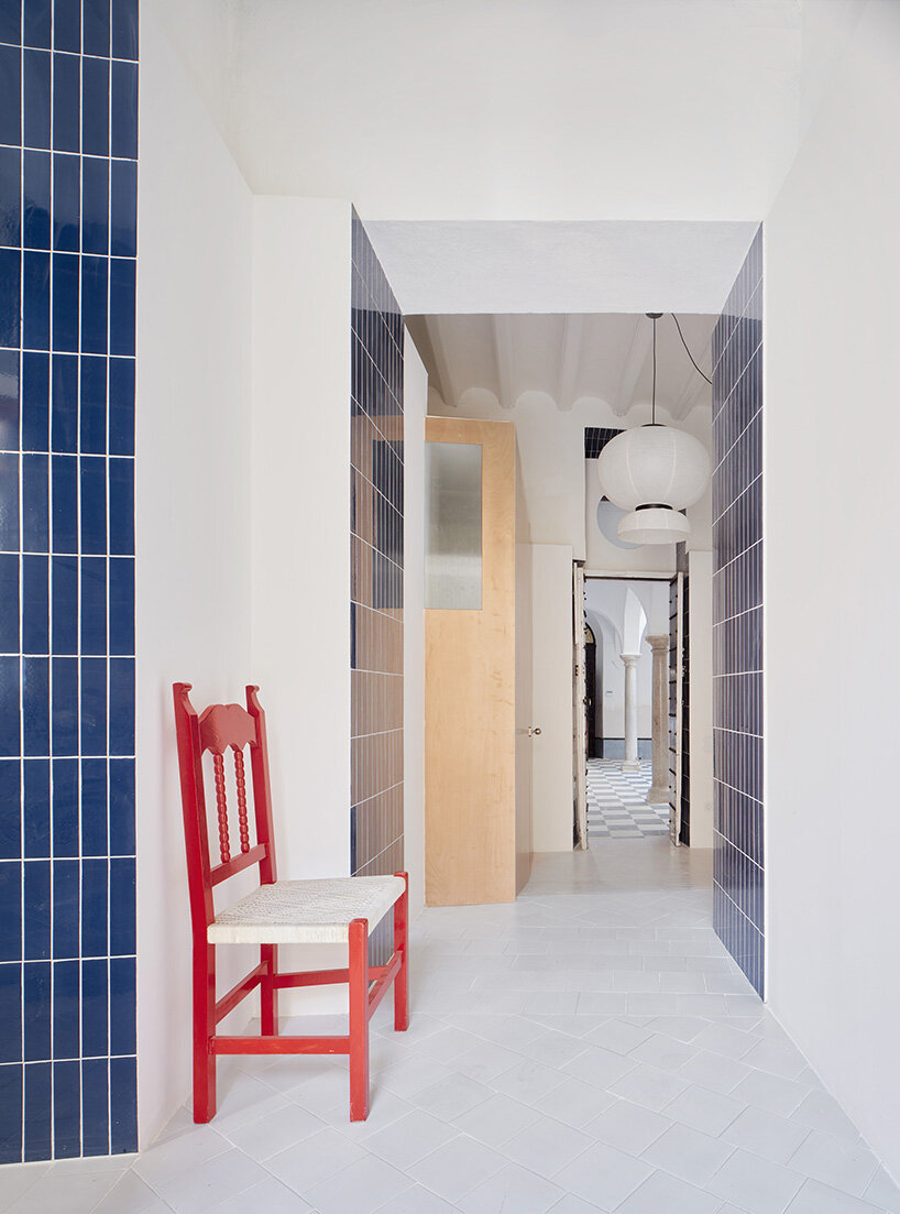 lucas y hernández–gil revives centuries-old spanish house with pool and preserved textures