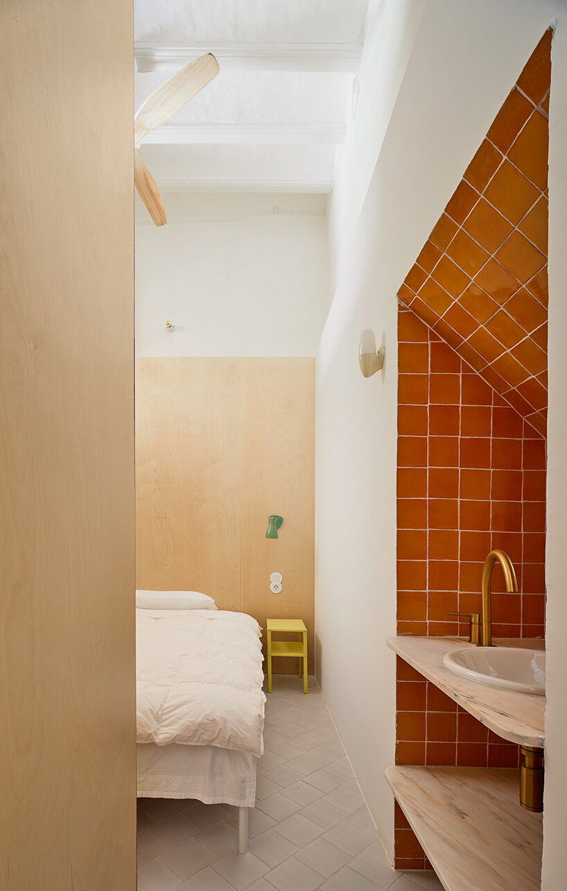 lucas y hernández–gil revives centuries-old spanish house with pool and preserved textures