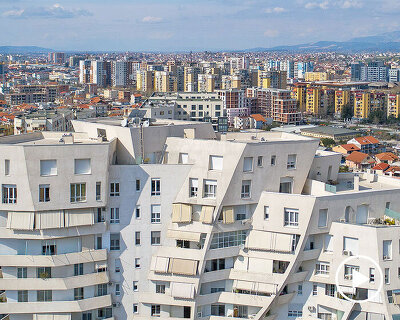 studio libeskind & kontakt weave public gardens through curved residences in tirana