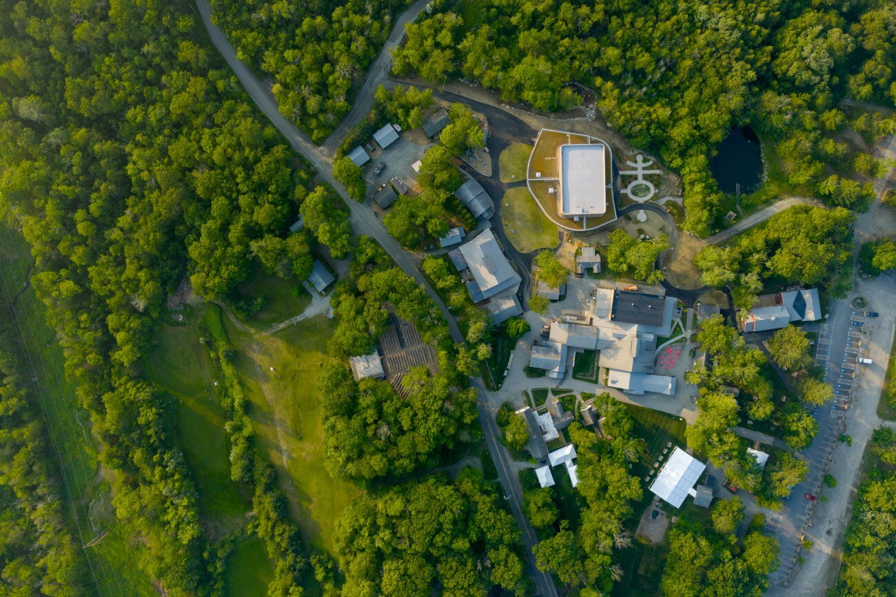 mecanoo's high-tech, timber clad dance theater opens at jacob’s pillow in massachusetts