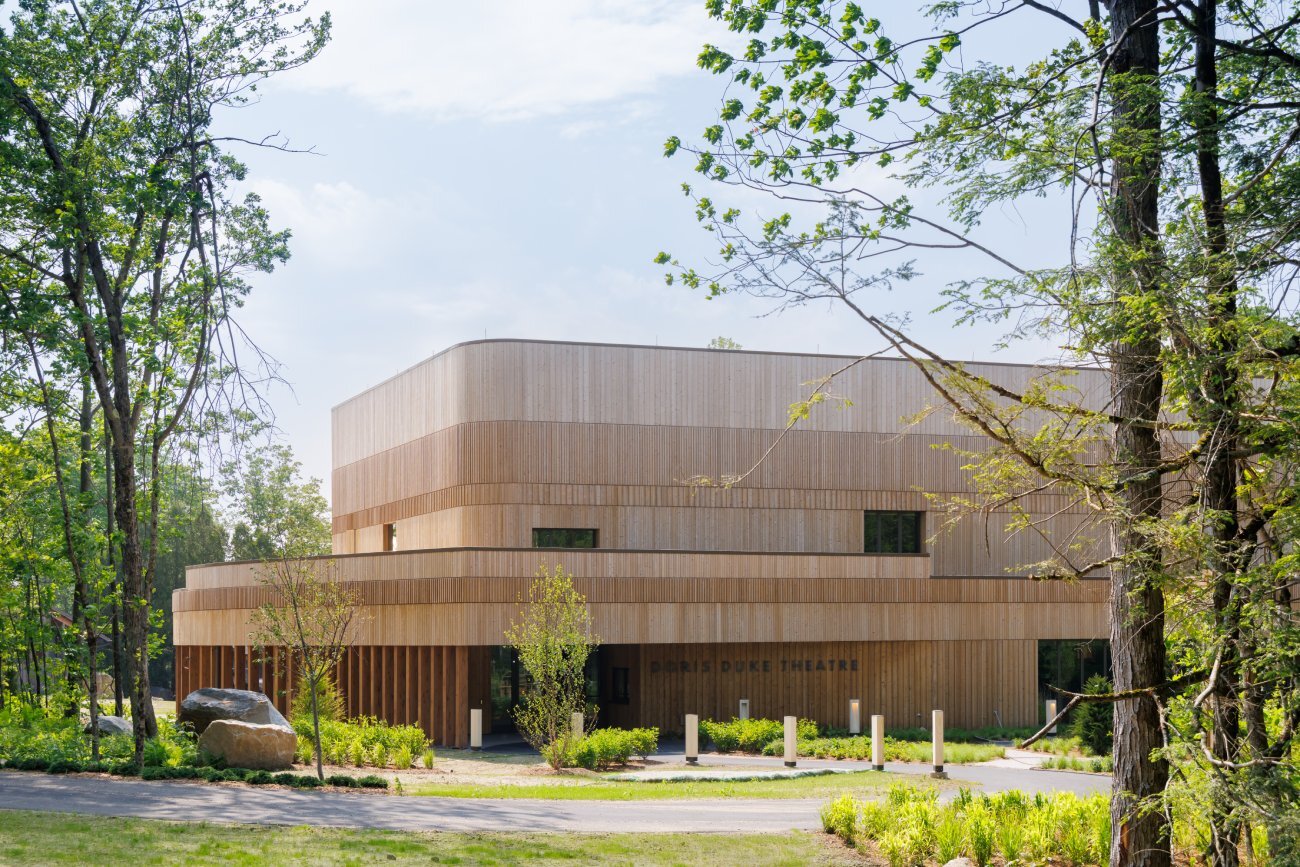 mecanoo's high-tech, timber clad dance theater opens at jacob’s pillow in massachusetts