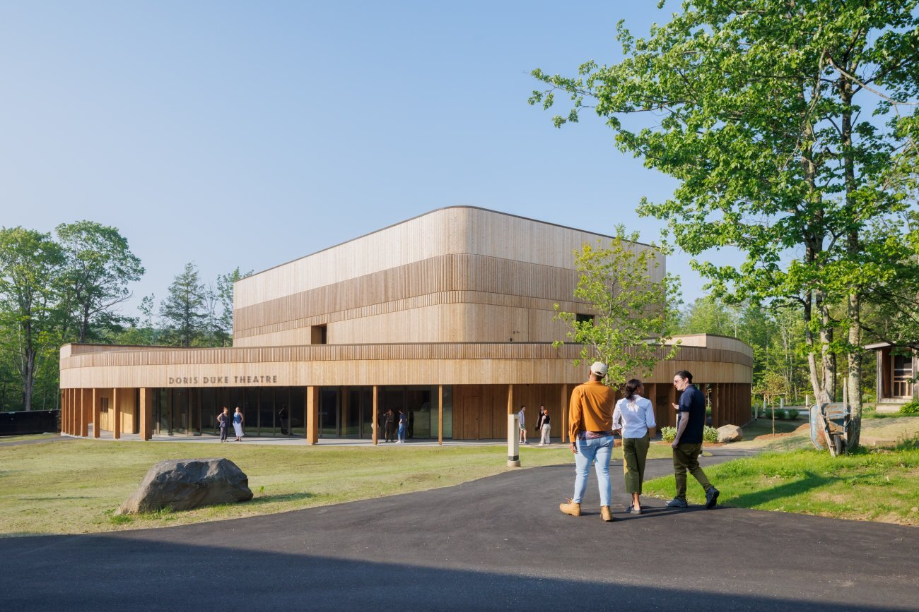 mecanoo's high-tech, timber clad dance theater opens at jacob’s pillow in massachusetts