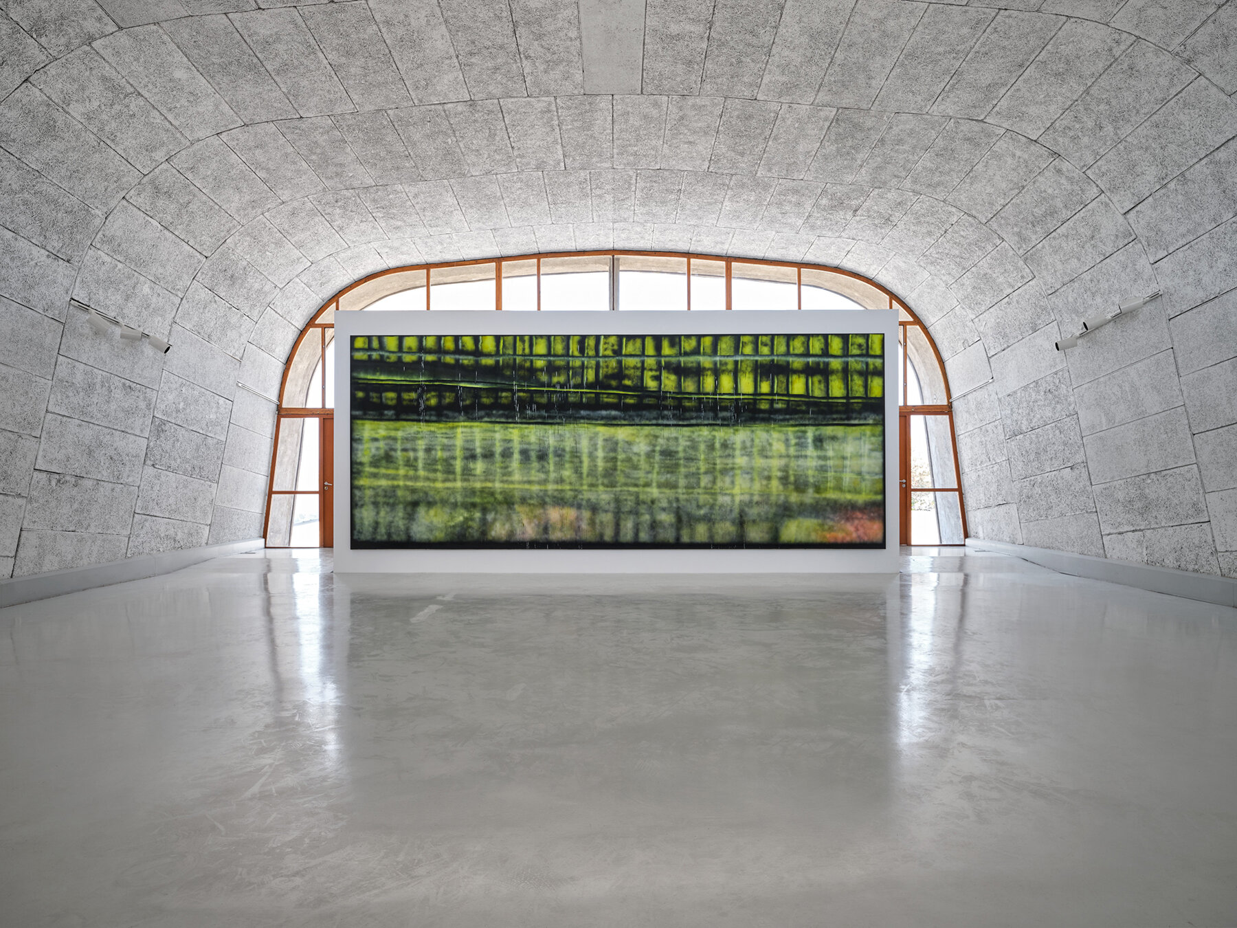 monumental-candle-sculptures-sterling-ruby-mamo-ora-ito-le-corbusier-la-cite-radieuse-designboom-large-01