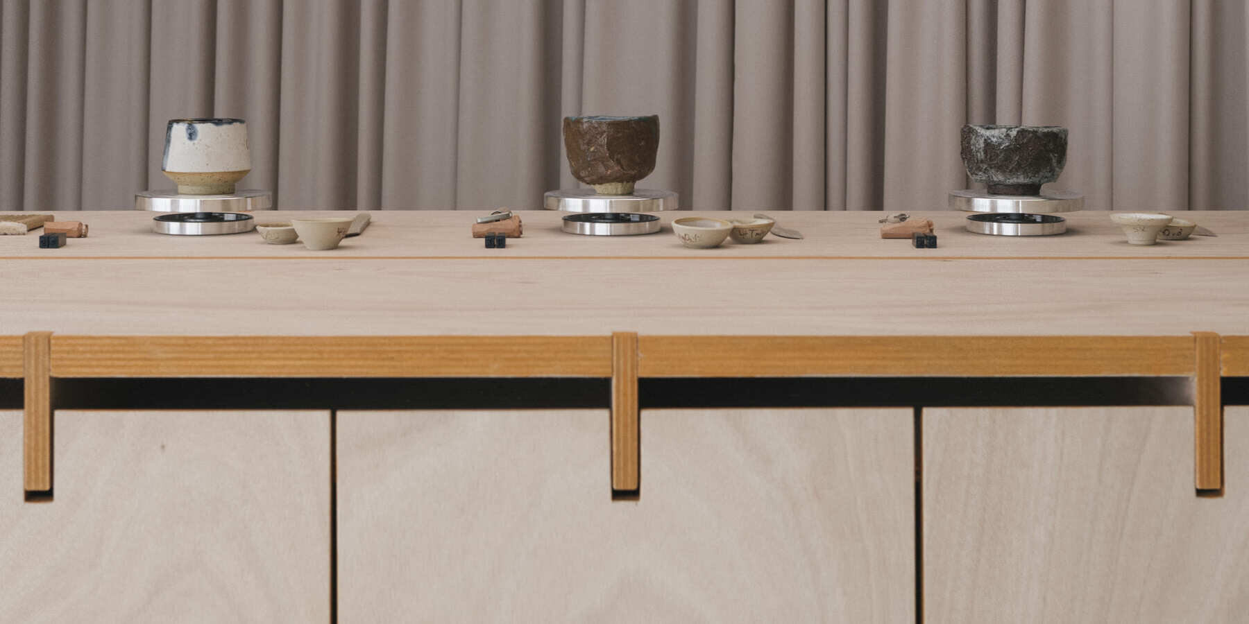 mosca-bianca-aacm-atelier-architettura-chinello-morandi-ceramic-workshop-exhibition-space-italy-designboom-1800-2