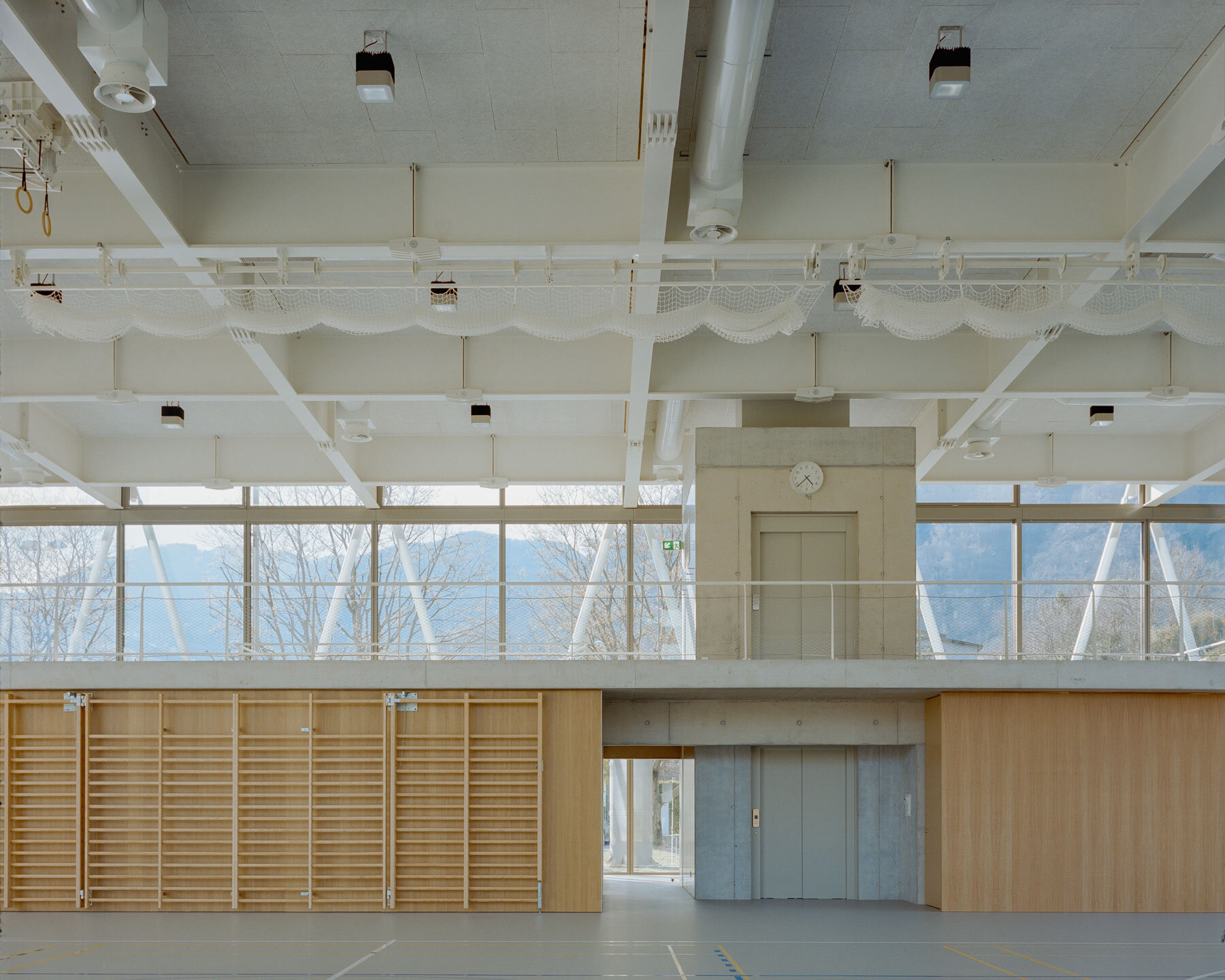 multipurpose-gymnasium-terre-di-piedemonte-tissin-switzerland-dematte-fontana-designboom-1800-3