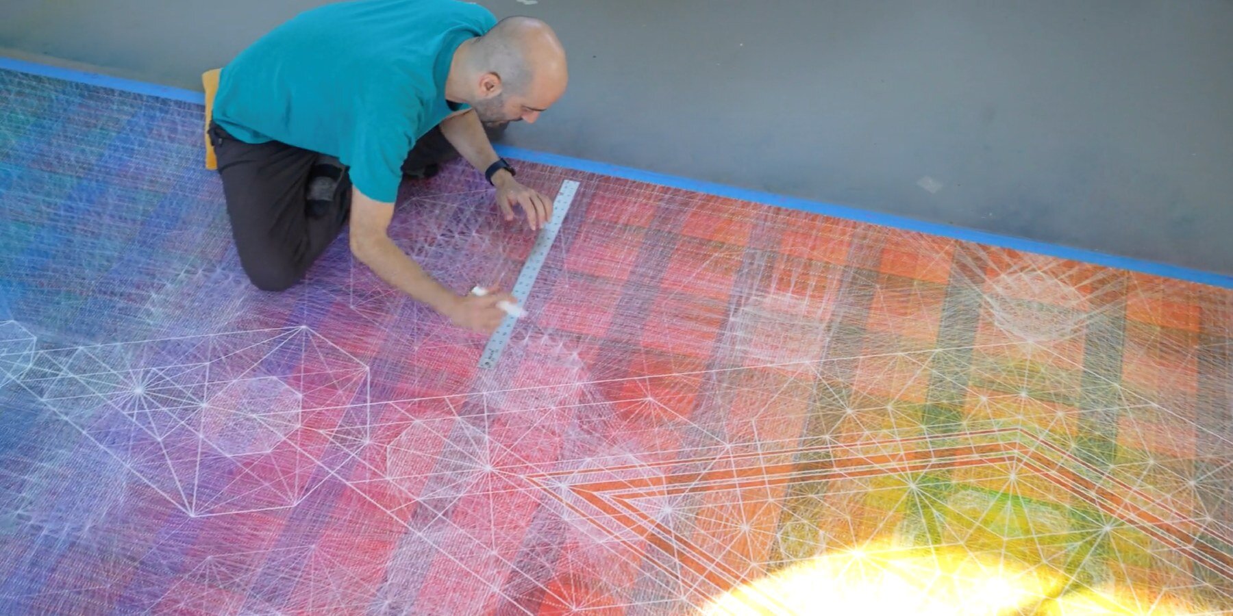 nima-nabavi-sunrise-vortext-geomtric-painting-dubai-designboom-02