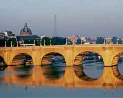 paris square to be named after christo and jeanne-claude on 40 years of pont neuf wrapped