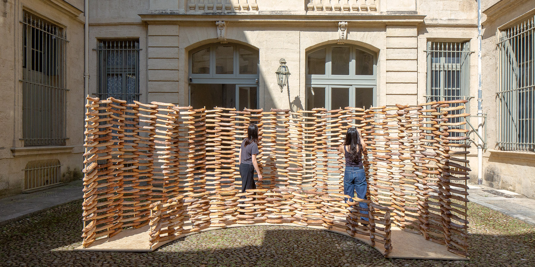 paysage-de-pain-public-installation-baguettes-mero-studios-designboom-1800-2