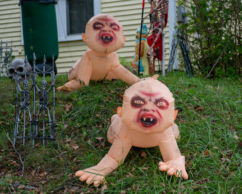 anna fox and karen knorr capture 'slice of american life' across route 1 at rencontres d’arles