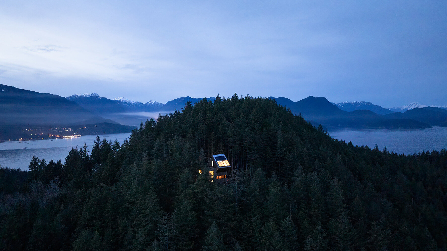 prefabricated-mass-timber-retreat-daria-sheina-studio-remote-canadian-island-designboom-large03